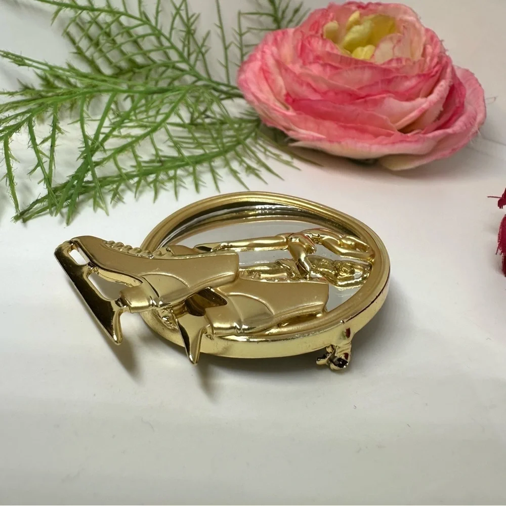 VINTAGE⚜️ Ice Skater Mirror Brooch